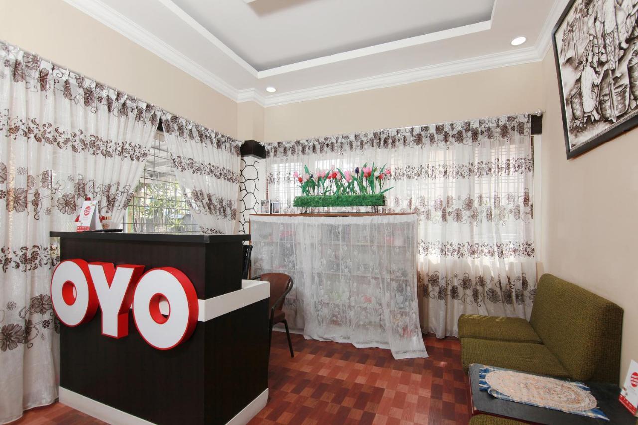 Oyo 799 Hotel Dieng Berastagi Exterior photo