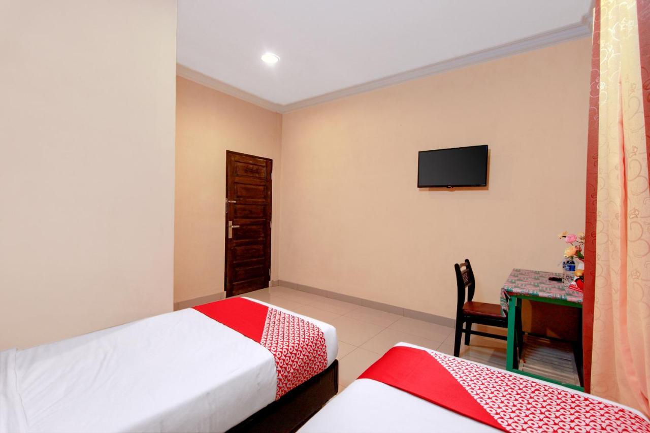 Oyo 799 Hotel Dieng Berastagi Exterior photo
