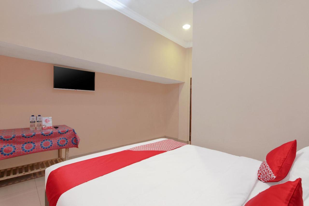 Oyo 799 Hotel Dieng Berastagi Exterior photo